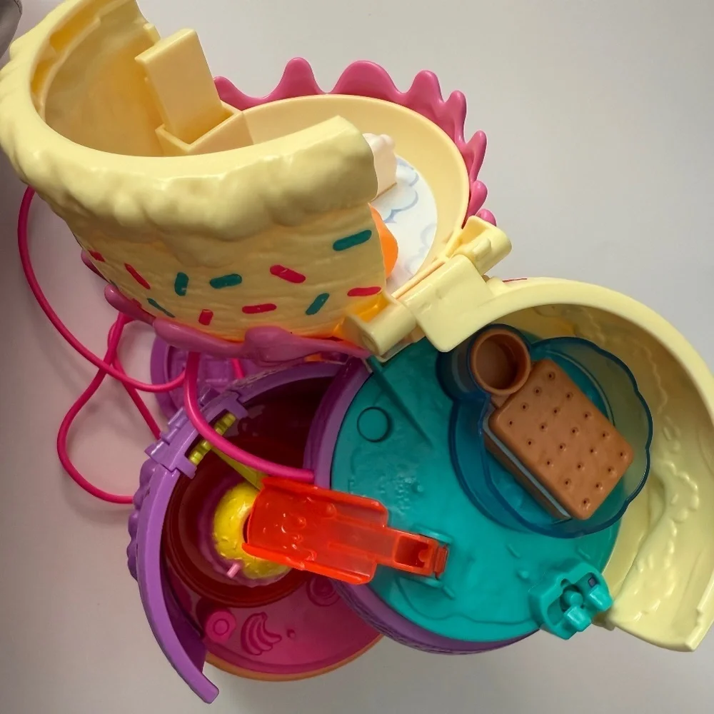 Polly Pocket Spin 'N Surprise Ice Cream Toy